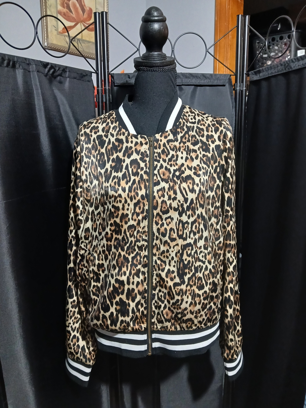 Peyton Jensen Women’s Leopard Print Bomber Jacket - Black & Tan Size M - Picture 3 of 9